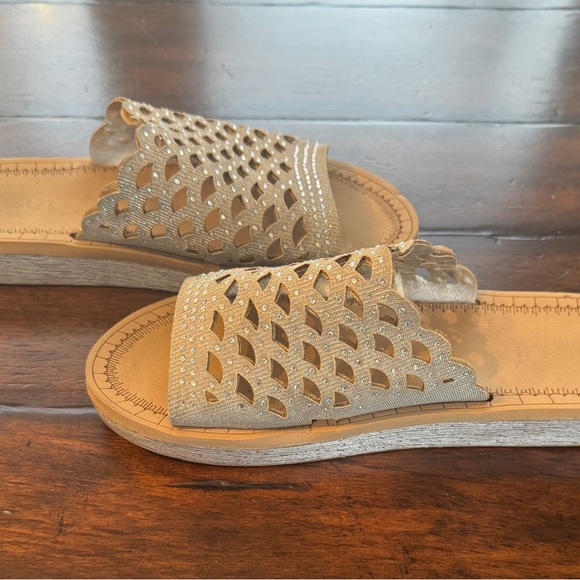 Silver Rouge Slides- Size 9 - Picture 2 of 7